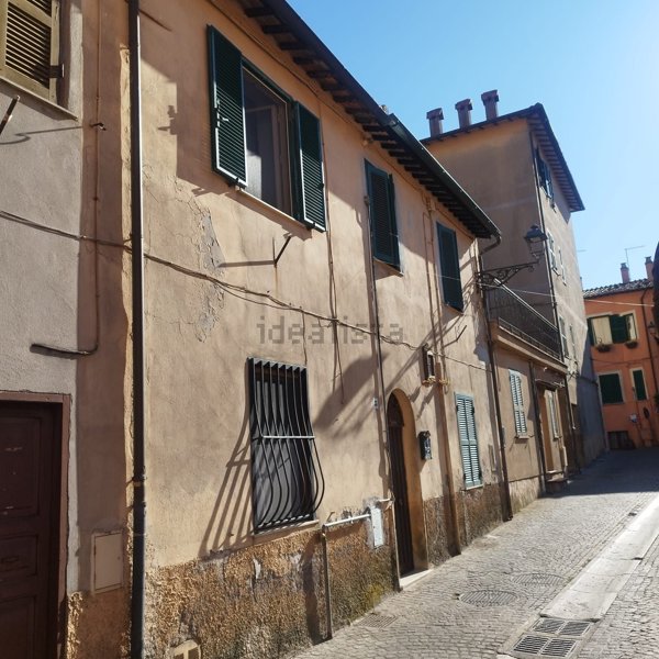 appartamento in vendita ad Allumiere in zona Sant'Antonio