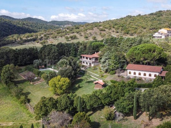 casa indipendente in vendita ad Allumiere
