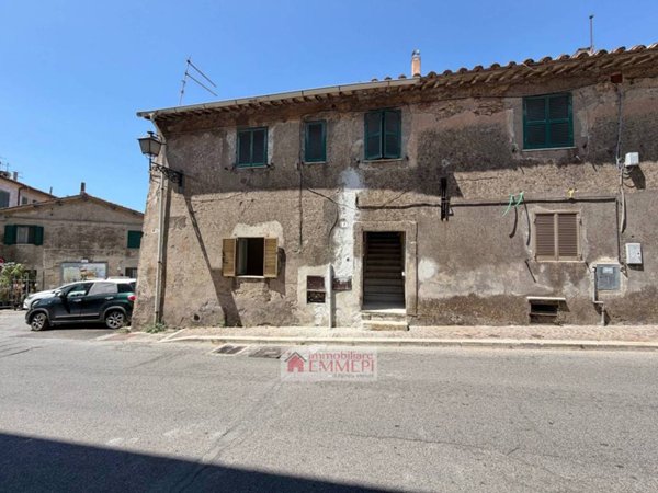 appartamento in vendita ad Allumiere in zona Sant'Antonio