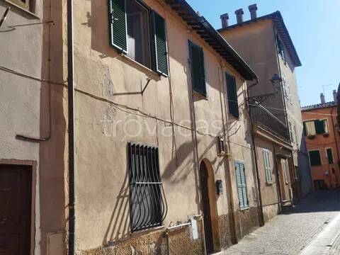appartamento in vendita ad Allumiere in zona Sant'Antonio