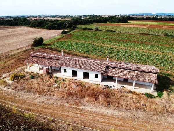 casa indipendente in vendita ad Anguillara Sabazia in zona Ponton dell'Elce