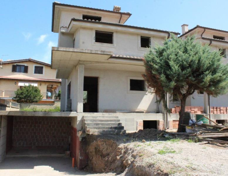 casa indipendente in vendita ad Anguillara Sabazia