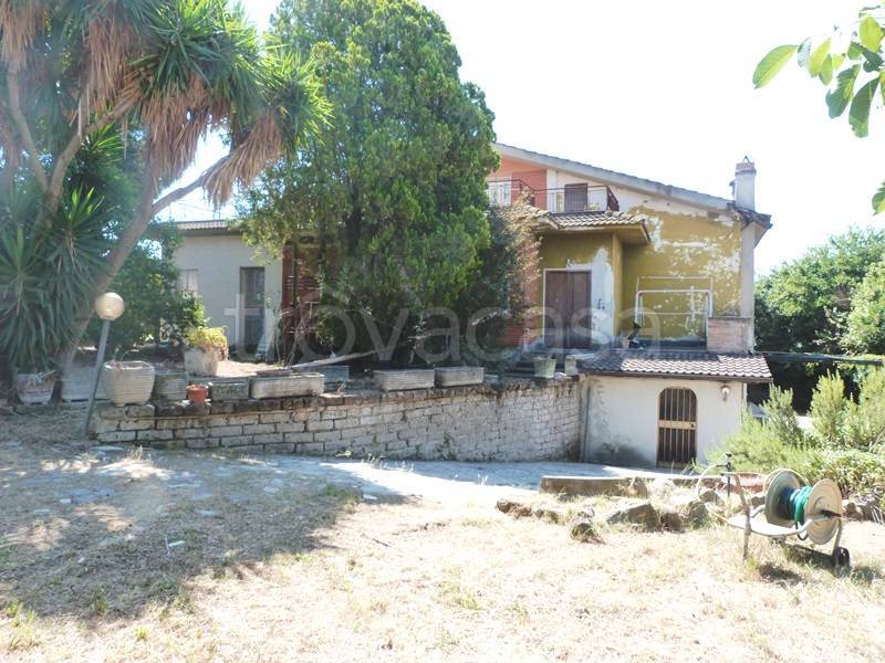 casa indipendente in vendita ad Anguillara Sabazia