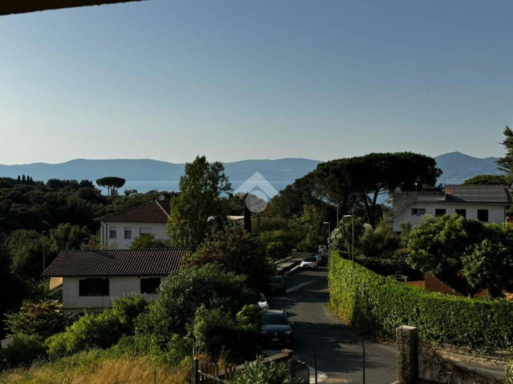 casa indipendente in vendita ad Anguillara Sabazia