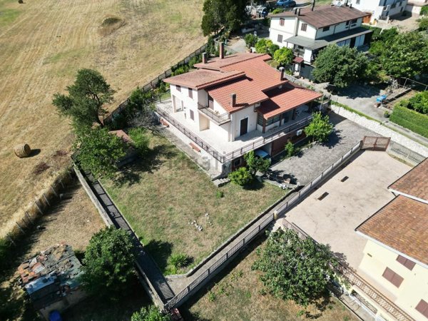 casa indipendente in vendita ad Anguillara Sabazia