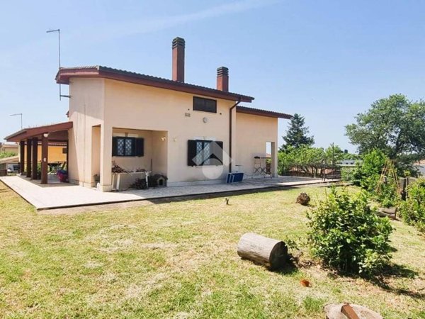 casa indipendente in vendita ad Anguillara Sabazia