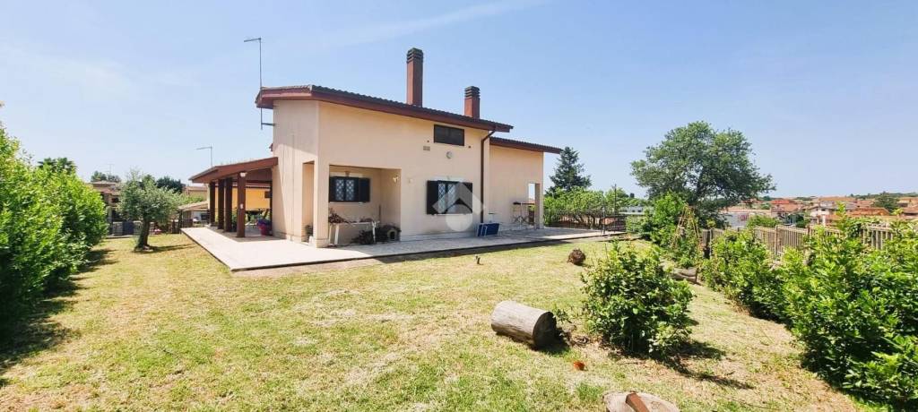 casa indipendente in vendita ad Anguillara Sabazia