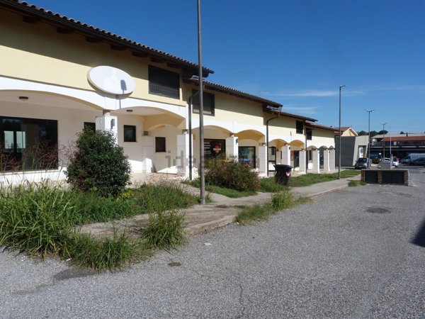 locale commerciale in vendita ad Anguillara Sabazia