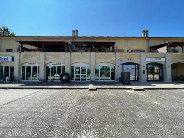 negozio in vendita ad Anguillara Sabazia