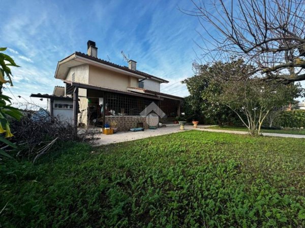 casa indipendente in vendita ad Anguillara Sabazia