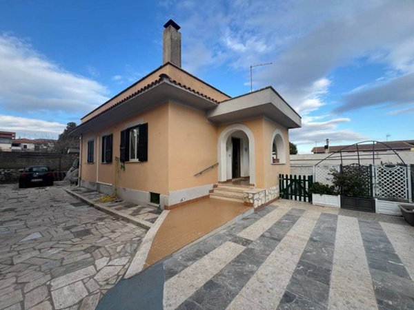 casa indipendente in vendita ad Anguillara Sabazia