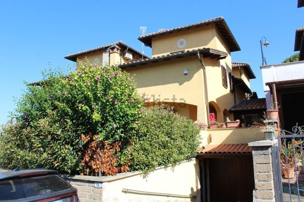 casa semindipendente in vendita ad Anguillara Sabazia