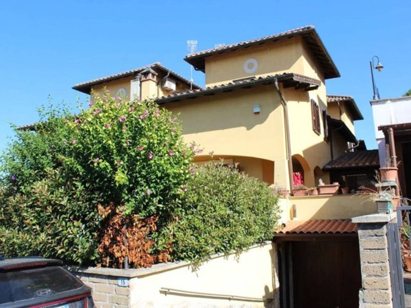 casa semindipendente in vendita ad Anguillara Sabazia