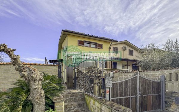 casa indipendente in vendita ad Anguillara Sabazia
