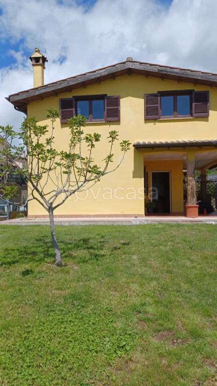 casa indipendente in vendita ad Anguillara Sabazia