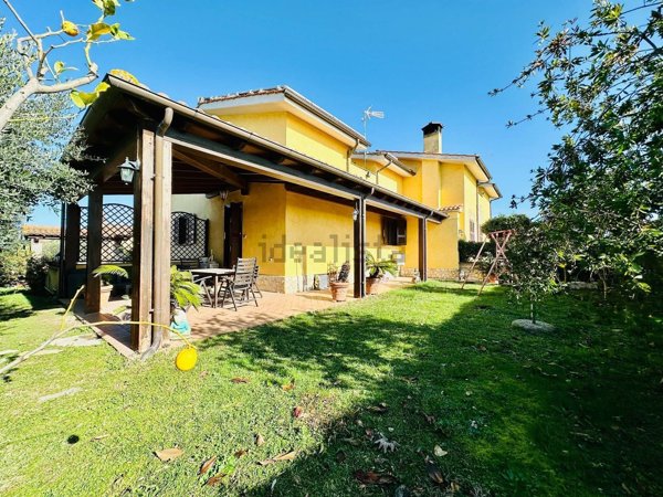 casa indipendente in vendita ad Anguillara Sabazia
