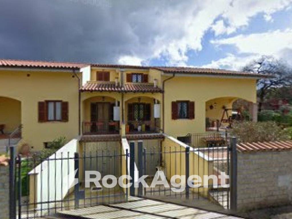casa indipendente in vendita ad Anguillara Sabazia