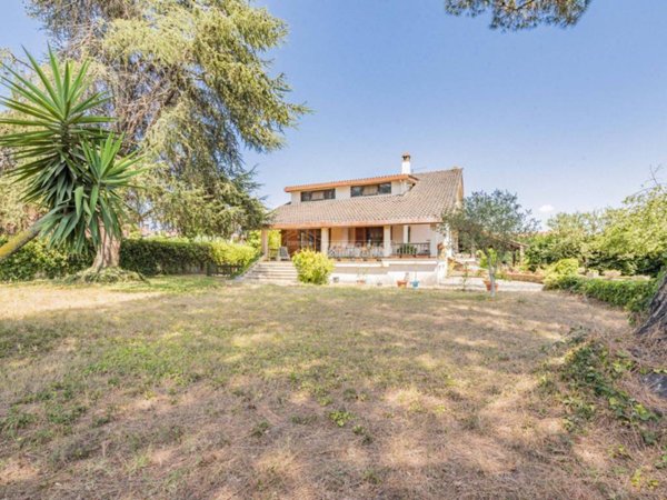 casa indipendente in vendita ad Anguillara Sabazia