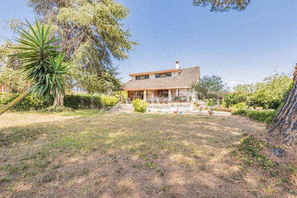 casa indipendente in vendita ad Anguillara Sabazia
