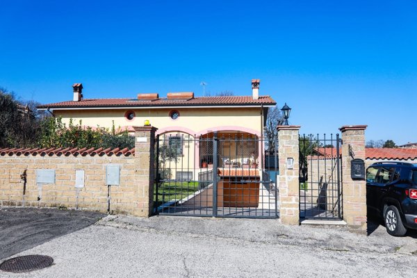 casa indipendente in vendita ad Anguillara Sabazia