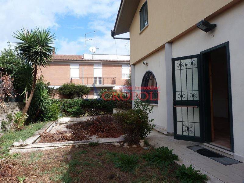 negozio in vendita ad Anguillara Sabazia