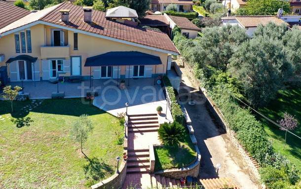 casa indipendente in vendita ad Anguillara Sabazia