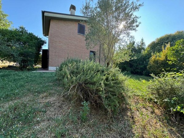 casa indipendente in vendita ad Anguillara Sabazia in zona Ponton dell'Elce