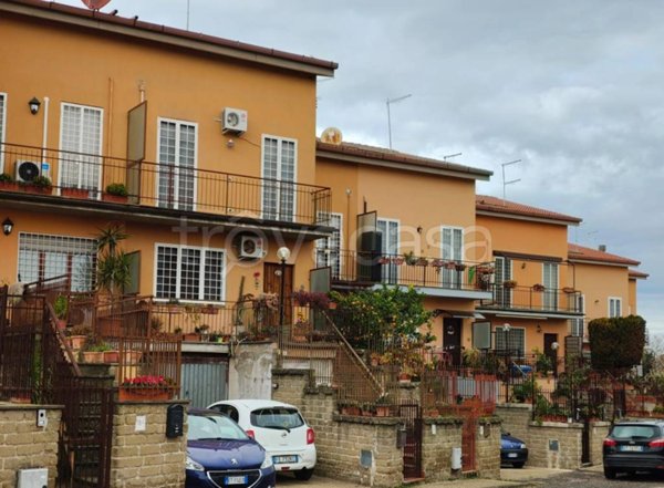 casa indipendente in vendita ad Anguillara Sabazia