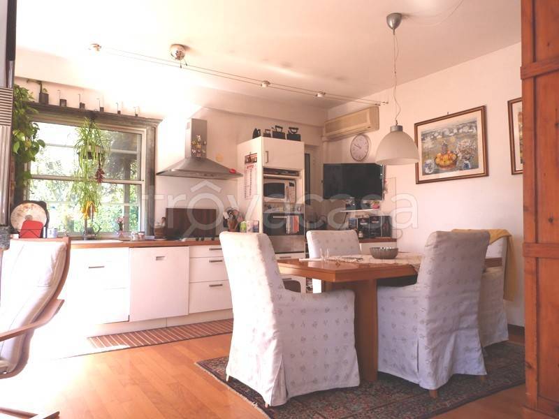 casa indipendente in vendita ad Anguillara Sabazia in zona Ponton dell'Elce