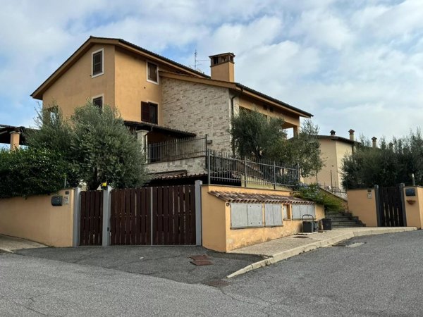 appartamento in vendita ad Anguillara Sabazia