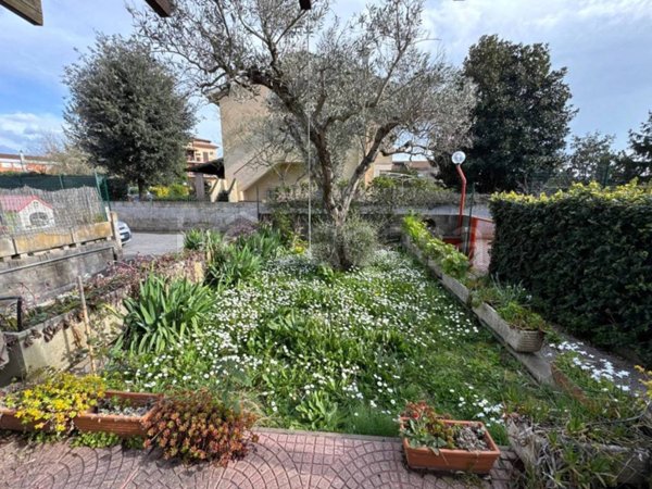 appartamento in vendita ad Anguillara Sabazia