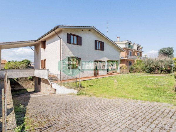 casa indipendente in vendita ad Anguillara Sabazia