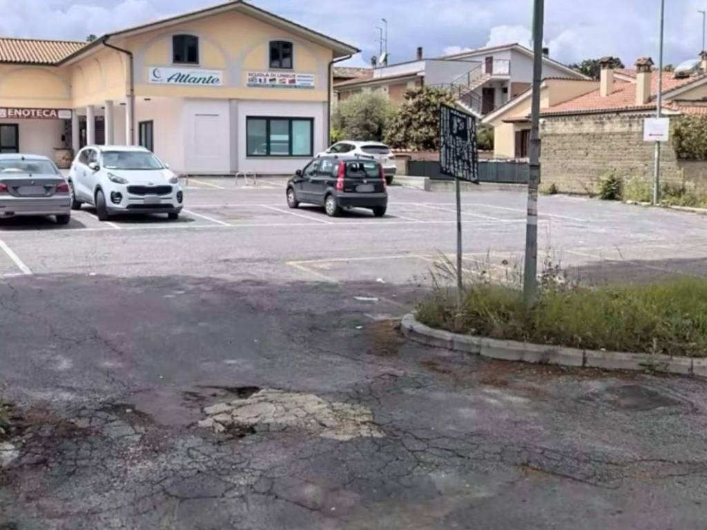 negozio in vendita ad Anguillara Sabazia