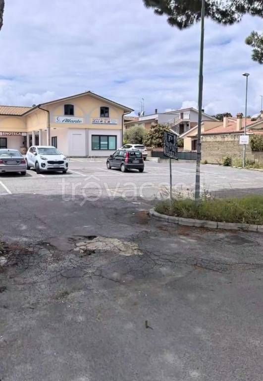 negozio in vendita ad Anguillara Sabazia