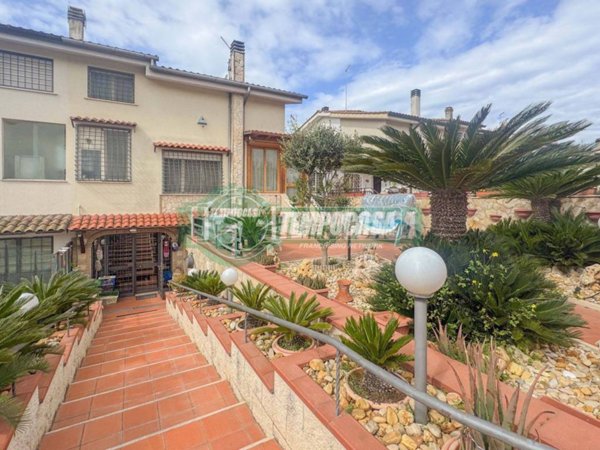 casa indipendente in vendita ad Anguillara Sabazia