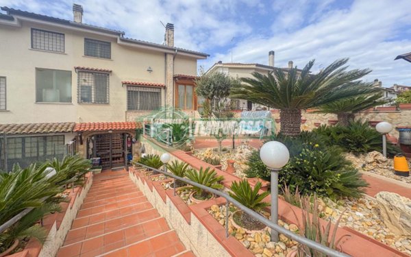 casa indipendente in vendita ad Anguillara Sabazia