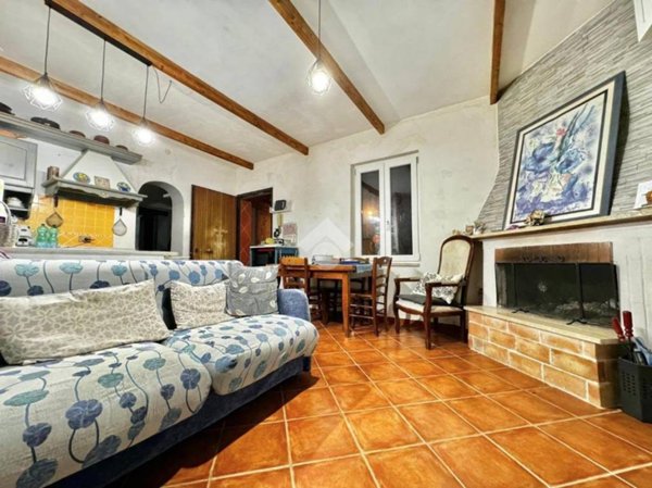 casa indipendente in vendita ad Anguillara Sabazia in zona Ponton dell'Elce