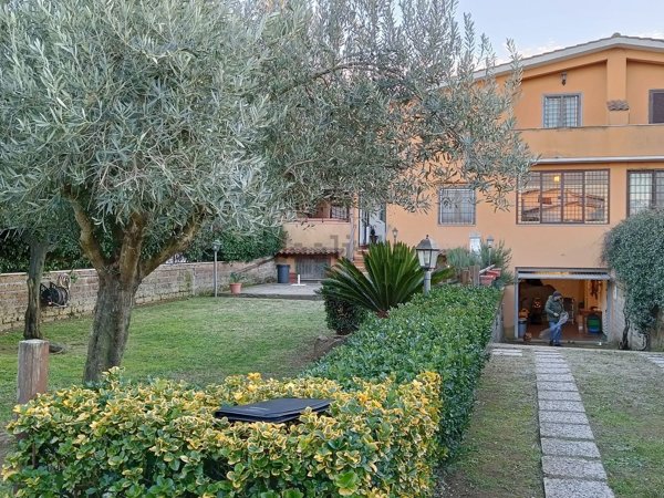 casa indipendente in vendita ad Anguillara Sabazia
