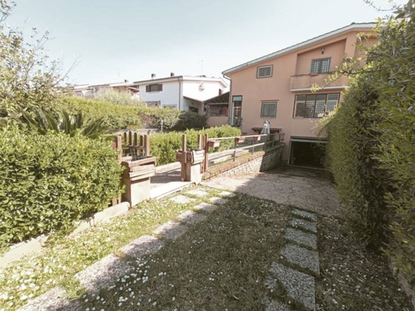 casa indipendente in vendita ad Anguillara Sabazia