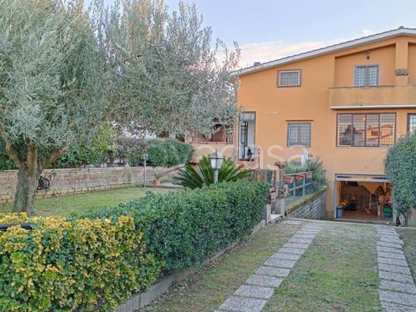casa indipendente in vendita ad Anguillara Sabazia