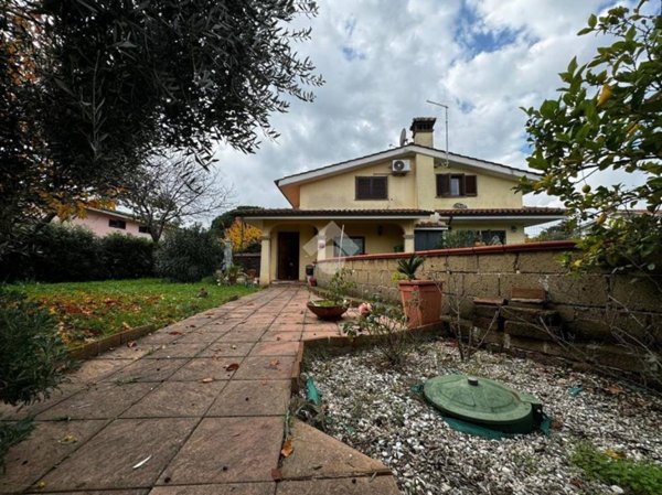 casa indipendente in vendita ad Anguillara Sabazia