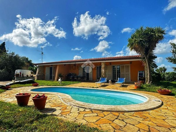 casa indipendente in vendita ad Anguillara Sabazia