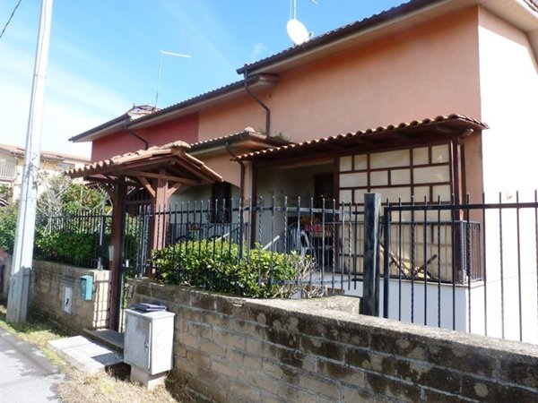 casa indipendente in vendita ad Anguillara Sabazia