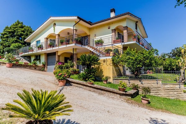 appartamento in vendita ad Anguillara Sabazia