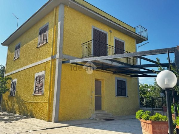 casa indipendente in vendita ad Anguillara Sabazia