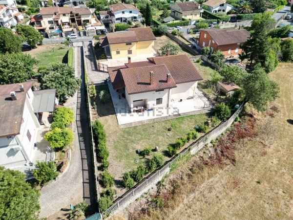 casa indipendente in vendita ad Anguillara Sabazia