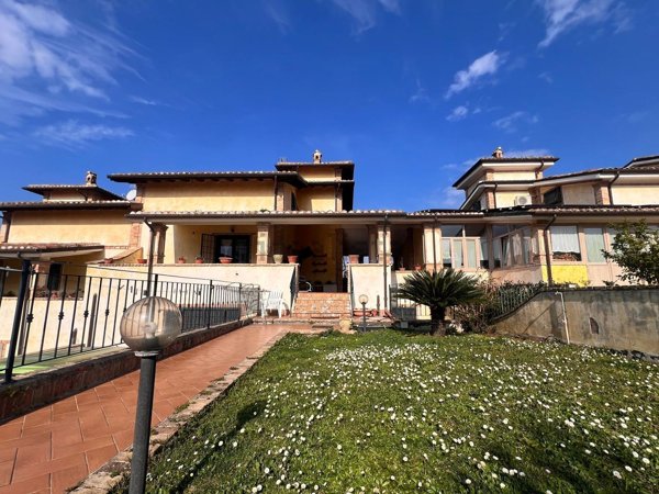casa indipendente in vendita ad Anguillara Sabazia