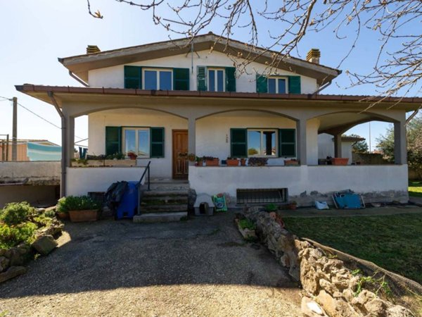 casa indipendente in vendita ad Anguillara Sabazia