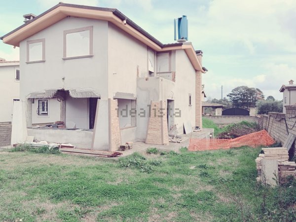 casa indipendente in vendita ad Anguillara Sabazia
