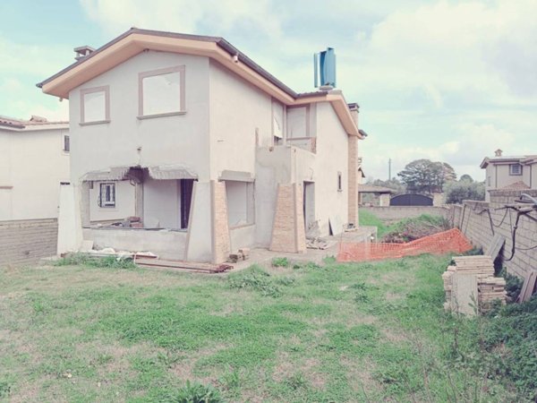 casa indipendente in vendita ad Anguillara Sabazia